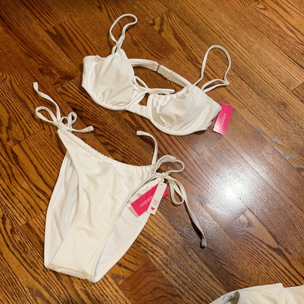 White Bikini, Brand New